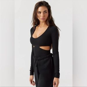 ✨JOAH BROWN✨ cut out long sleeve top.